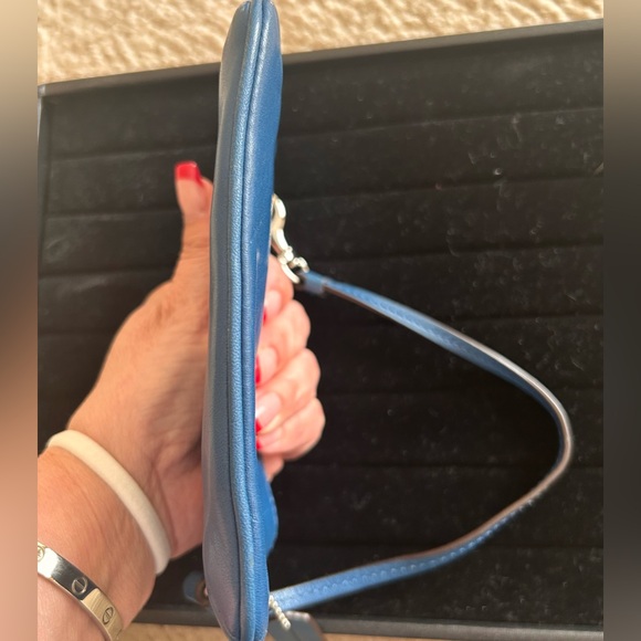 Coach blue wristlet - Picture 4 of 6